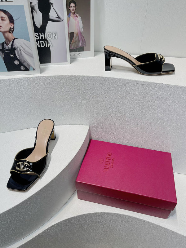 Sandalo con tacco medio VT in pelle di pecora nera 292757