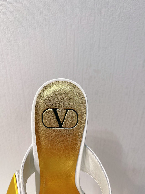 VT One Stud Leather Sandals White Cowhide 292888