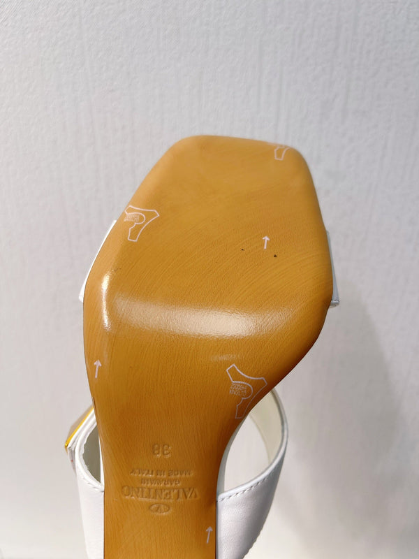 VT One Stud Leather Sandals White Cowhide 292888