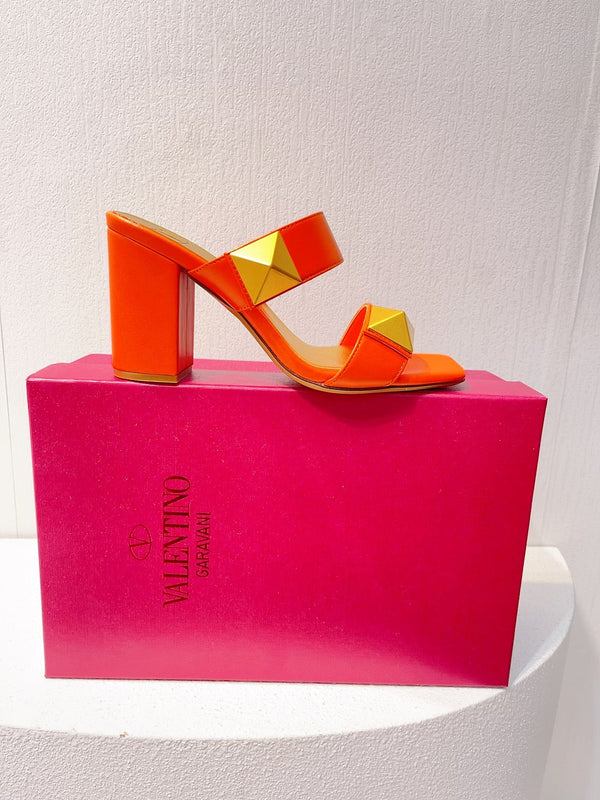 Sandali in pelle con borchie VT One in vacchetta arancione 292755