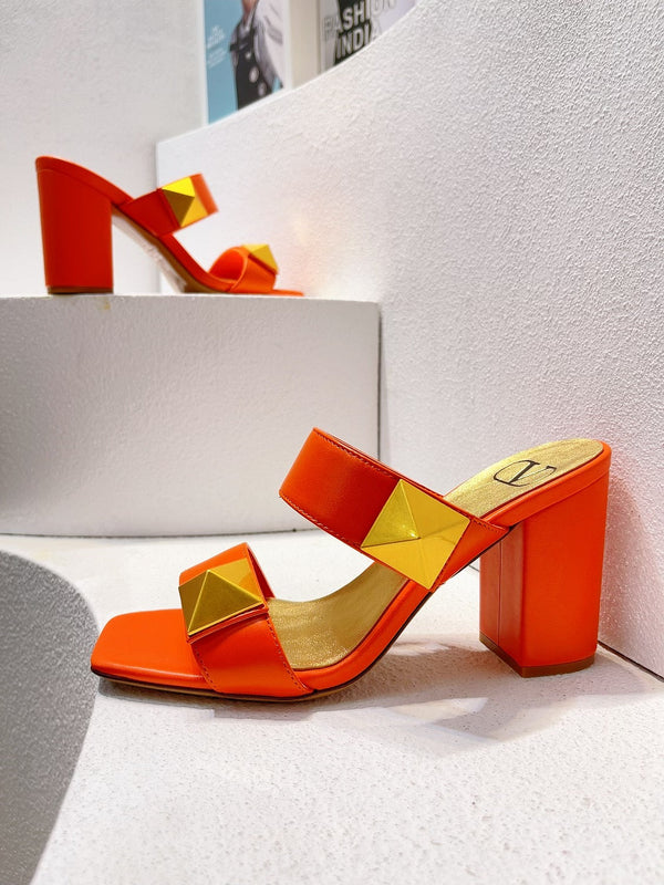 Sandali in pelle con borchie VT One in vacchetta arancione 292755