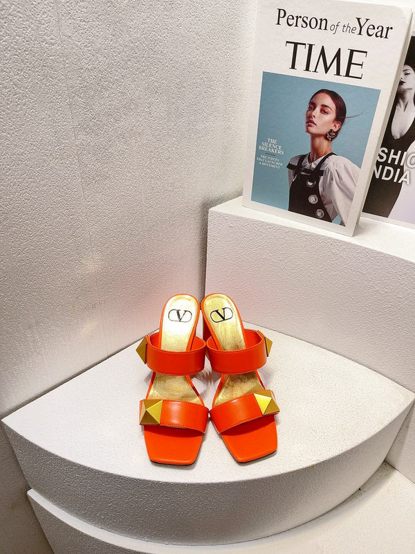 Sandali in pelle con borchie VT One in vacchetta arancione 292755