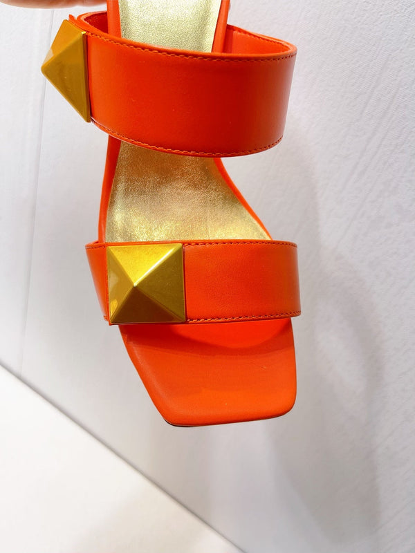 Sandali in pelle con borchie VT One in vacchetta arancione 292755