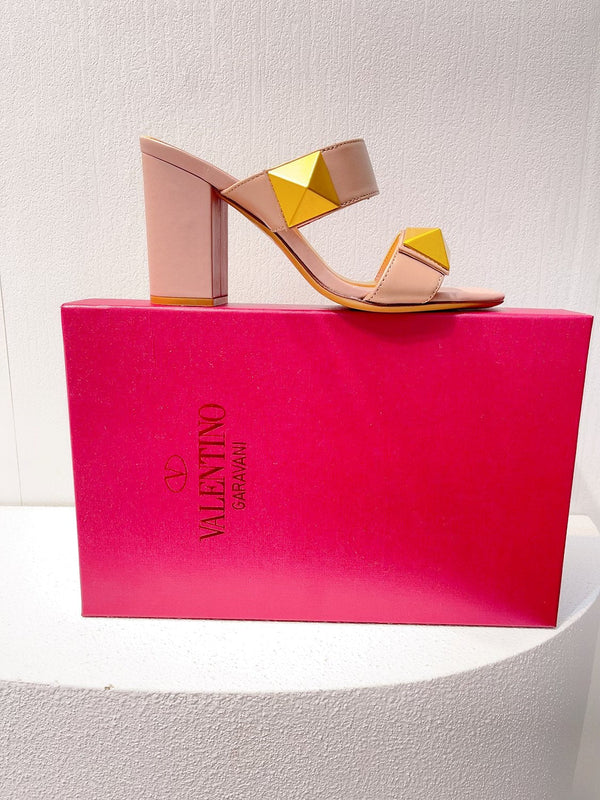 Sandali in pelle con borchie VT One in vacchetta rosa 292756