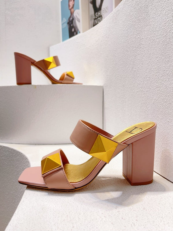 Sandali in pelle con borchie VT One in vacchetta rosa 292756