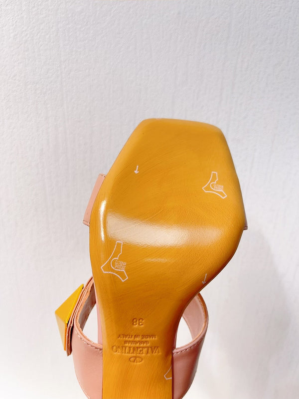 Sandali in pelle con borchie VT One in vacchetta rosa 292756