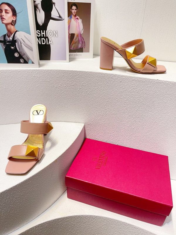 Sandali in pelle con borchie VT One in vacchetta rosa 292756