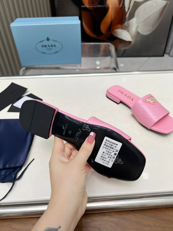 CIABATTE PRA IN VERNICE SAFFIANO MOTIVO STRUZZO PELLE DI VITELLO ROSA