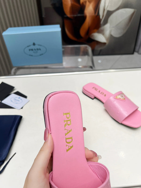 CIABATTE PRA IN VERNICE SAFFIANO MOTIVO STRUZZO PELLE DI VITELLO ROSA