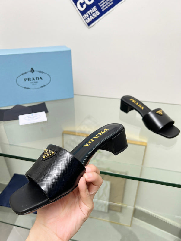 CIABATTE RICAMATE PRA 40 IN PELLE DI VITELLO NERA