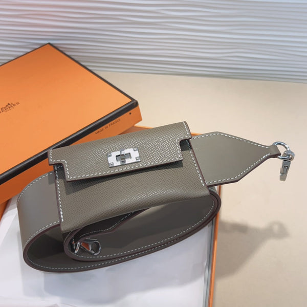 Tracolla Kelly Pocket 50mm grigia Epsom con hardware argentato