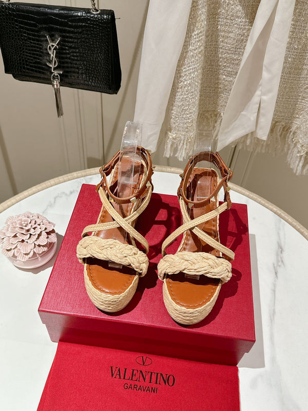 Valentino Garavani Taupe Wedge Rockstud Sandals 10mm In Bronze Brown Calfskin And Beige Raffia 829384