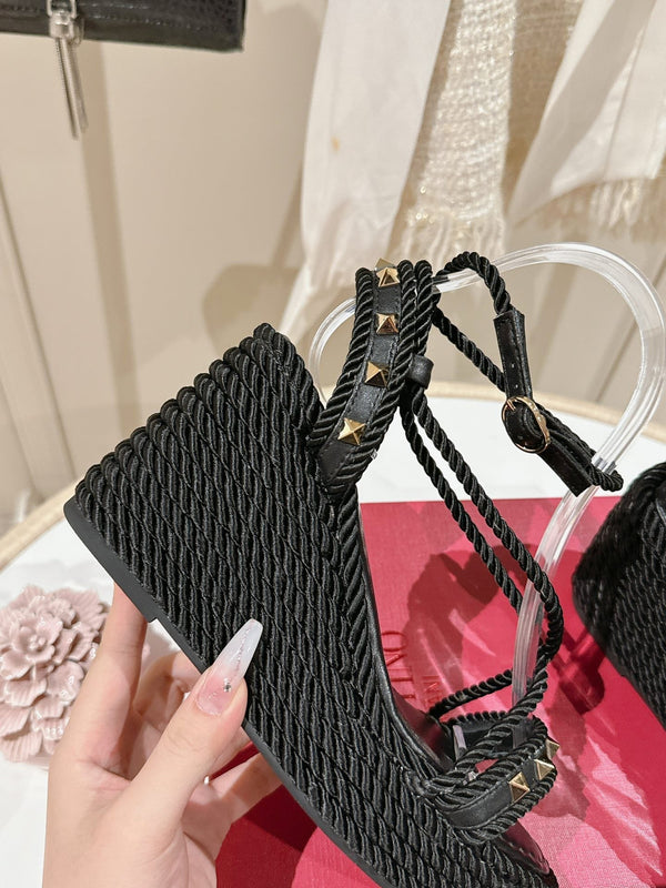 Rockstud Flatform Sandal 10mm In Black Calfskin And Nylon Rope 829393