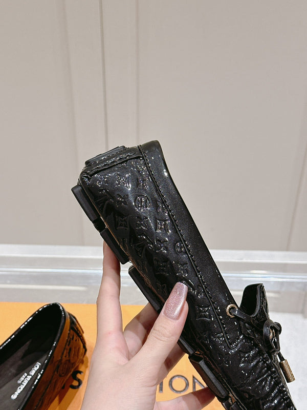LV Gloria Loafer Black Embossed Patent Calfskin 480737