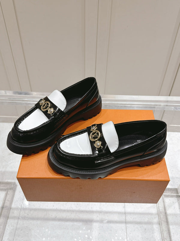 LV District Flat Loafer Black White Calfskin 480790