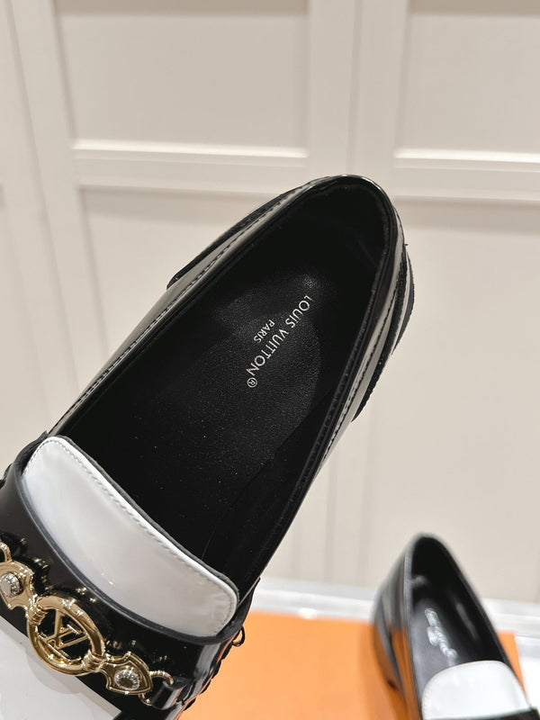 LV District Flat Loafer Black White Calfskin 480790