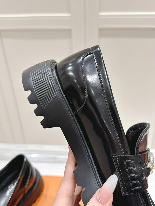 LV District Flat Loafer Full Black Calfskin 480791