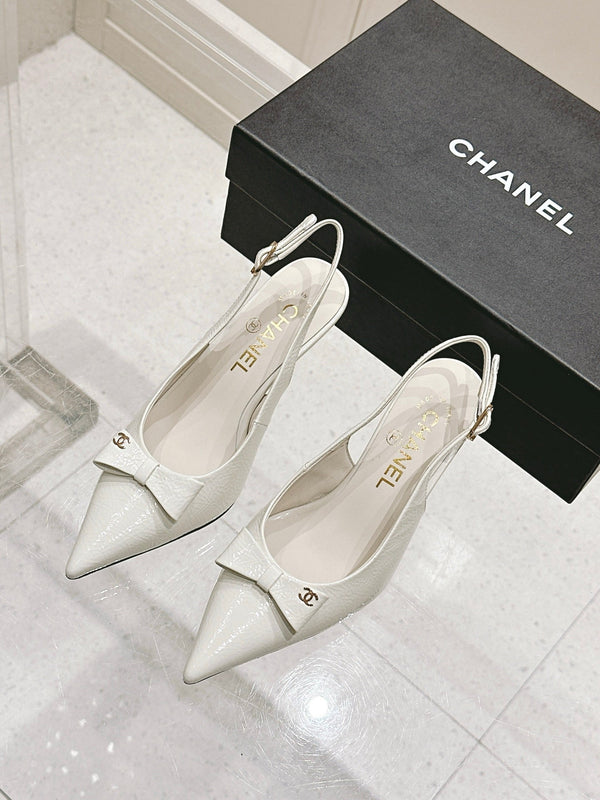 Chanel 25A Slingback in pelle di vitello verniciata bianca 393072