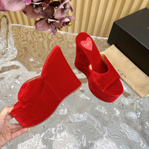 ZEPPA ALAIA IN VELLUTO ROSSO CILIEGIA CON CUORE RICAMATO