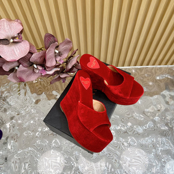 ZEPPA ALAIA IN VELLUTO ROSSO CILIEGIA CON CUORE RICAMATO