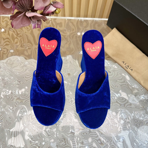 ZEPPA ALAIA IN VELLUTO BLU COBALTO CON CUORE RICAMATO