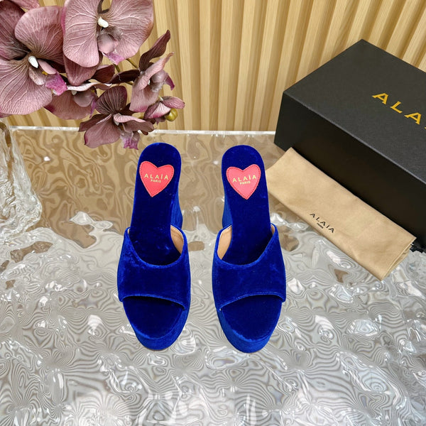 ZEPPA ALAIA IN VELLUTO BLU COBALTO CON CUORE RICAMATO