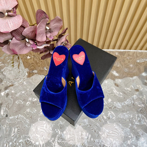 ZEPPA ALAIA IN VELLUTO BLU COBALTO CON CUORE RICAMATO
