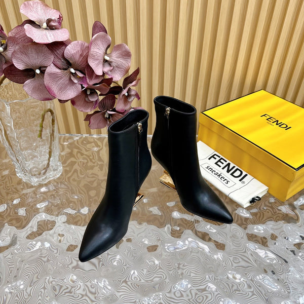 STIVALI FENDI FIRST 80 MM IN PELLE DI VITELLO NERA CON FERRAMENTA ORO