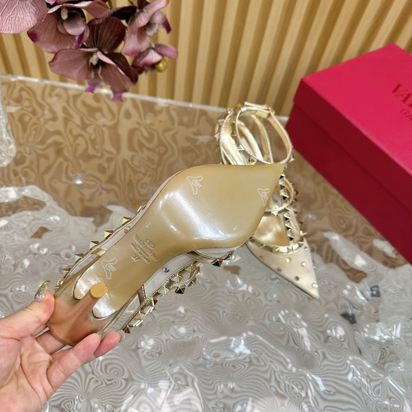 ROCKSTUD MIRROR-EFFECT PUMP WITH MATCHING STRAPS AND STUDS 95 MM GOLD CALFSKIN AND MESH