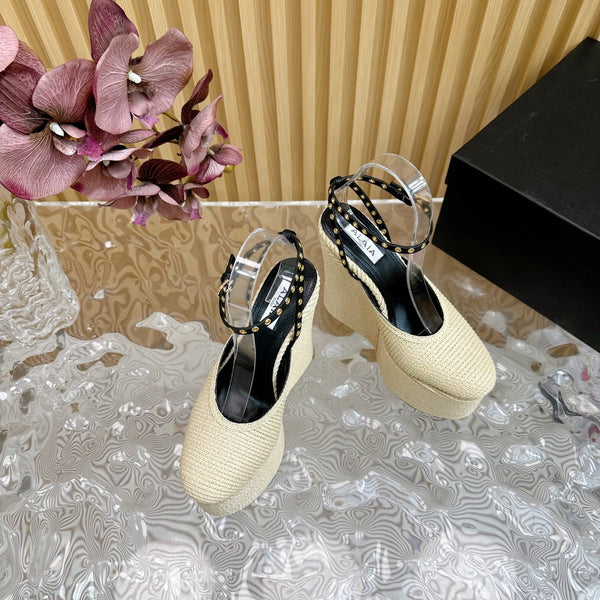 ALAIA LA WEDGE SANDALS IN WHITE PAPER STRAW