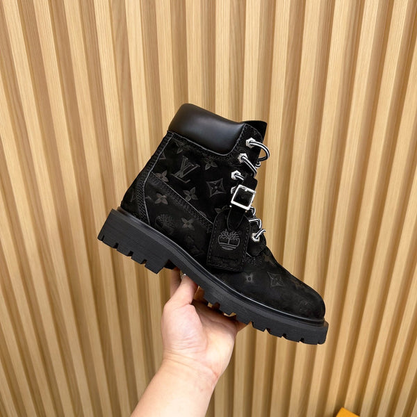Stivaletto alla caviglia LV x Timberland 6-In High End in pelle scamosciata monogrammata nera