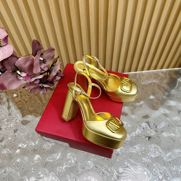 VT Signature 115mm Patent Leather Platform Pumps Gold Calfskin 286470