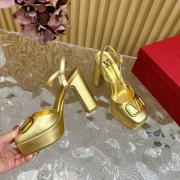 VT Signature 115mm Patent Leather Platform Pumps Gold Calfskin 286470