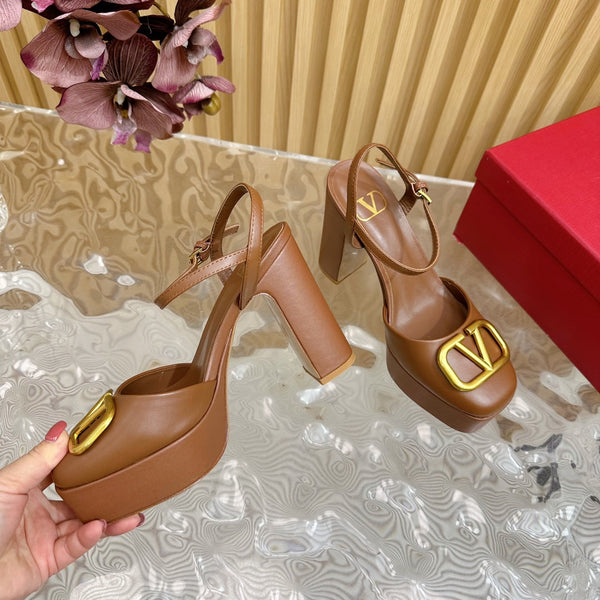 VT Signature 115mm Patent Leather Platform Pumps Brown Calfskin 286471