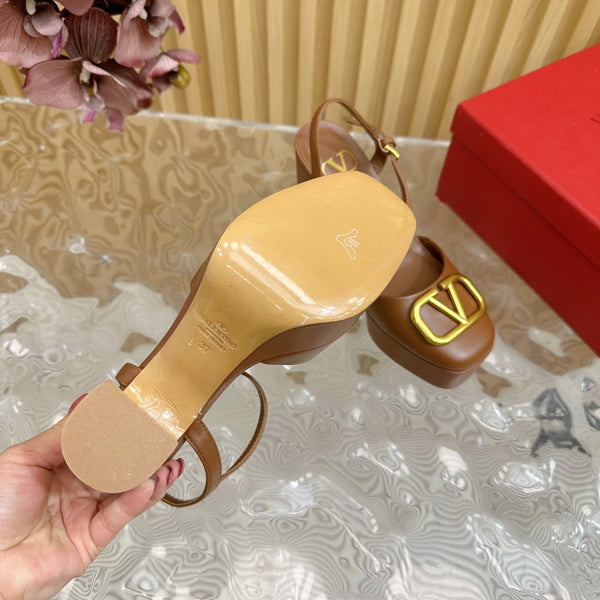 VT Signature 115mm Patent Leather Platform Pumps Brown Calfskin 286471