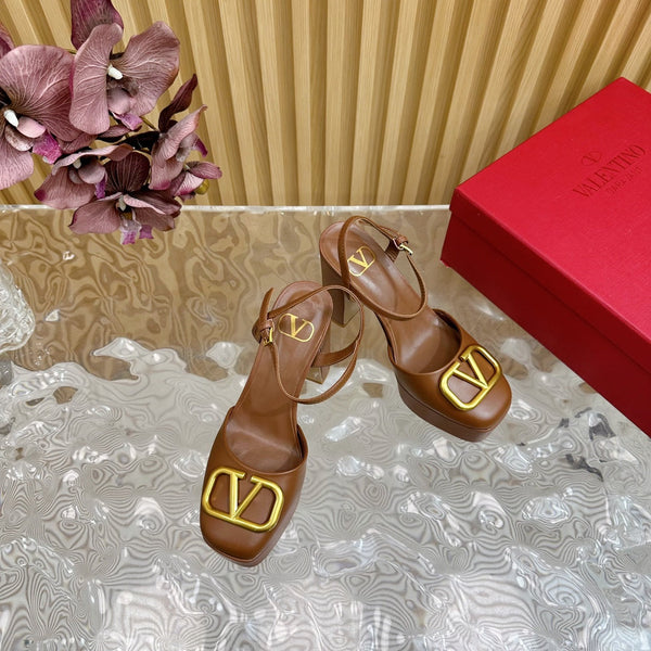 VT Signature 115mm Patent Leather Platform Pumps Brown Calfskin 286471