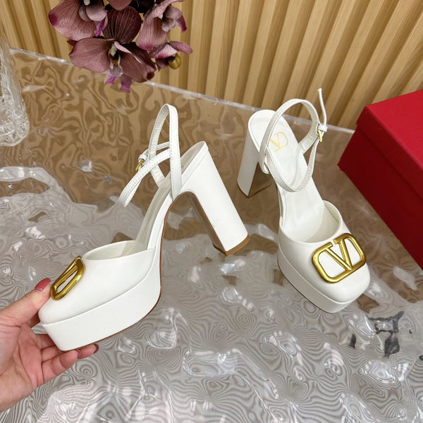 VT Signature 115mm Patent Leather Platform Pumps White Calfskin 286472