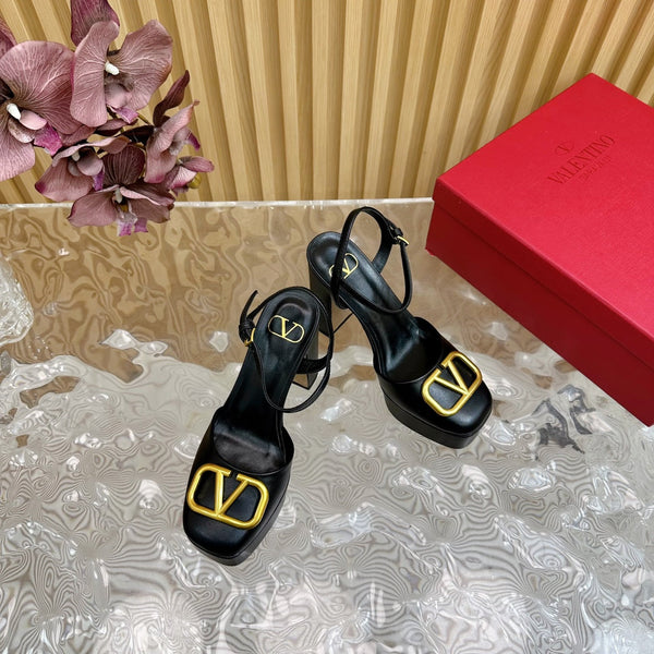 VT Signature 115mm Patent Leather Platform Pumps Black Calfskin 286473