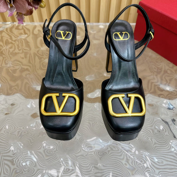 VT Signature 115mm Patent Leather Platform Pumps Black Calfskin 286473