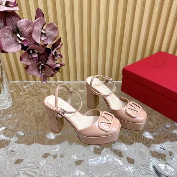 VT Signature 115mm Patent Leather Platform Pumps Nude Calfskin 286475