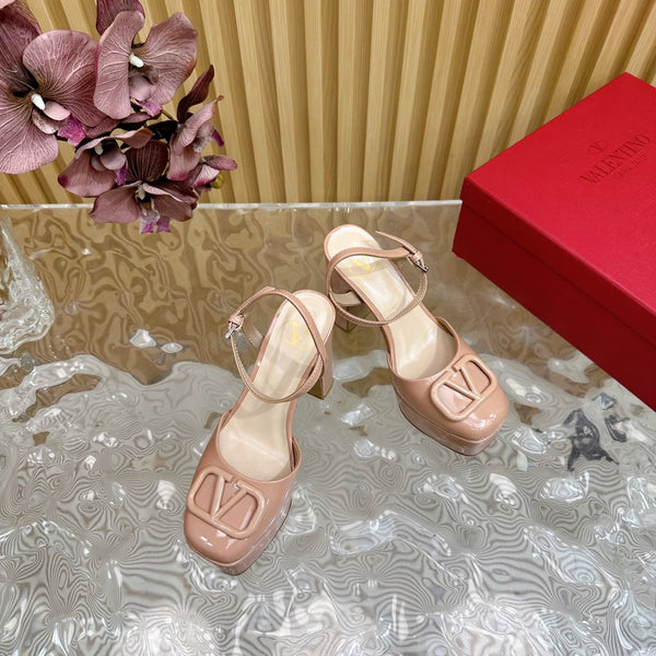 VT Signature 115mm Patent Leather Platform Pumps Nude Calfskin 286475