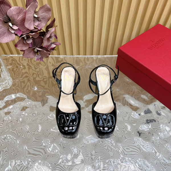 VT Signature 115mm Patent Leather Platform Pumps Black Calfskin 286476