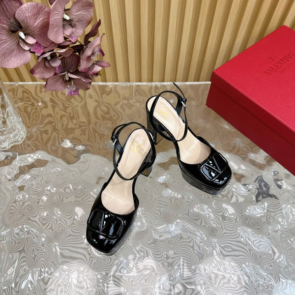 VT Signature 115mm Patent Leather Platform Pumps Black Calfskin 286476