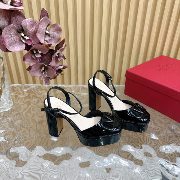 VT Signature 115mm Patent Leather Platform Pumps Black Calfskin 286476