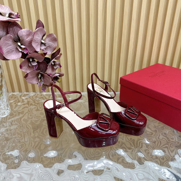 VT Signature 115mm Patent Leather Platform Pumps Red Calfskin 286477