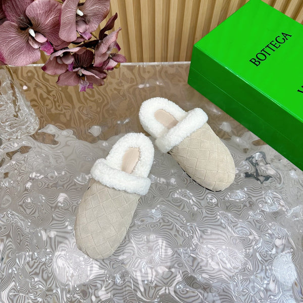 BV Mule Cream Suede White Shearling 957412