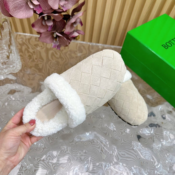 BV Mule Cream Suede White Shearling 957412