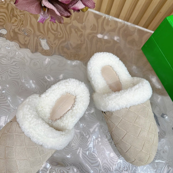 BV Mule Cream Suede White Shearling 957412