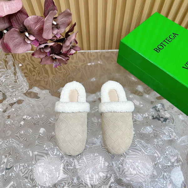 BV Mule Cream Suede White Shearling 957412