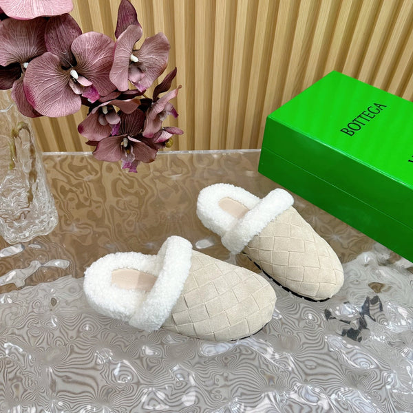 BV Mule Cream Suede White Shearling 957412